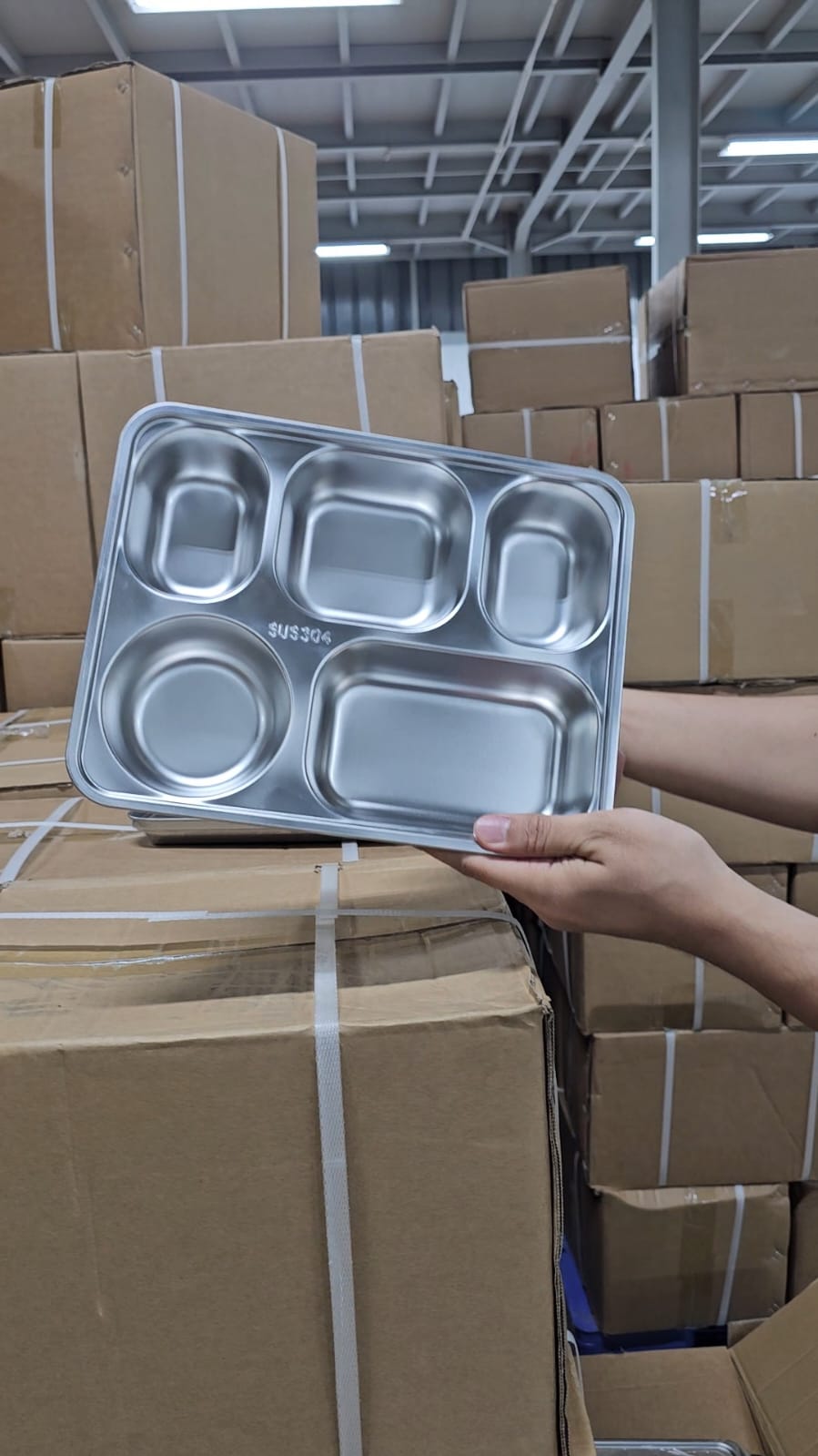 Food tray siap kirim dengan stok gudang